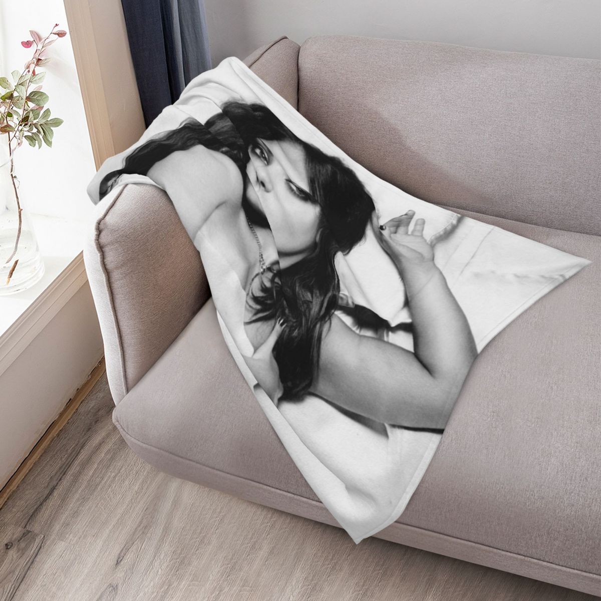 hot mila Throw Blanket cosplay - Anime Cosplay Idea recensie en prijs